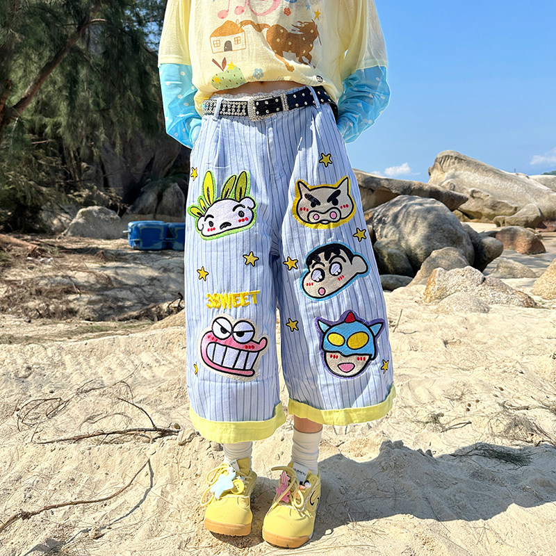 蓝色趣味蜡笔小新贴布绣七分裤女