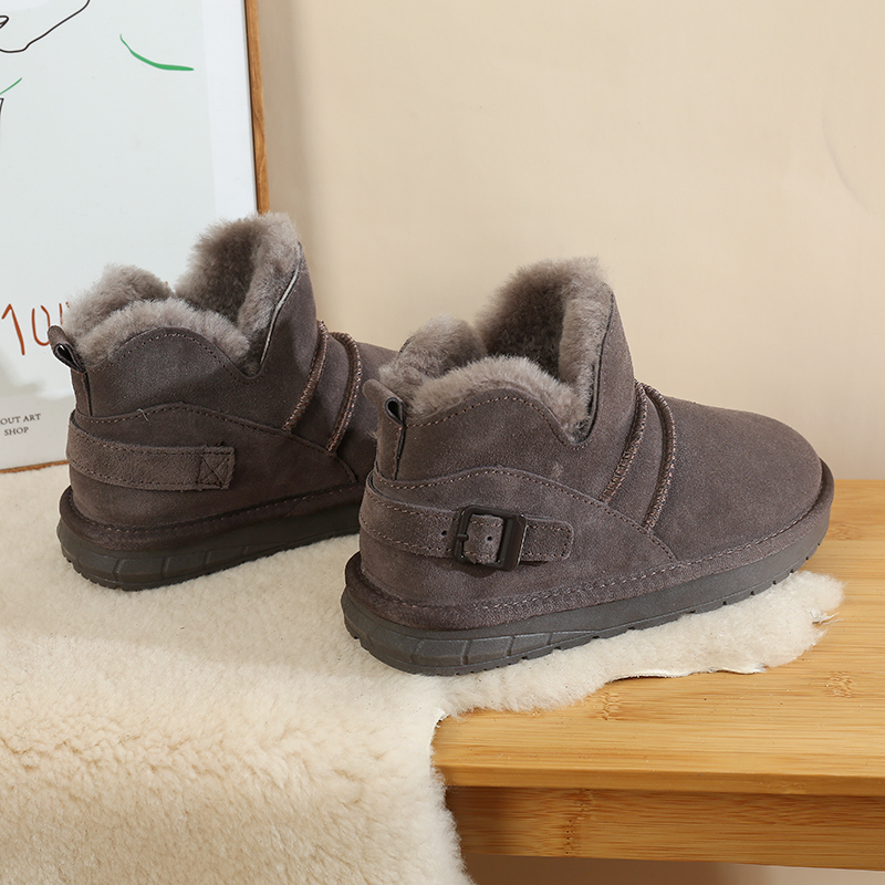 雪地靴冬季真皮羊毛时尚短筒