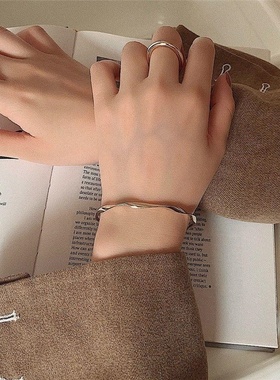 莫比乌斯手环女ins冷淡风小众设计手链简约时尚感闺蜜手镯