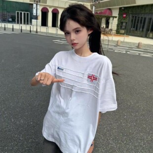 美式风纯棉徽章褶痕刺绣短袖T恤女学院风运动宽松落肩袖潮牌上衣