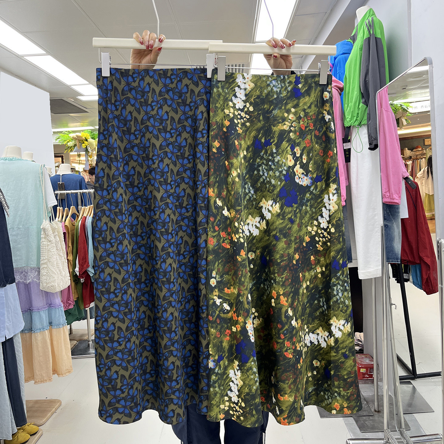 艺术油画感缎面碎花半身裙女春夏优雅风蝴蝶印花高腰包臀鱼尾长裙