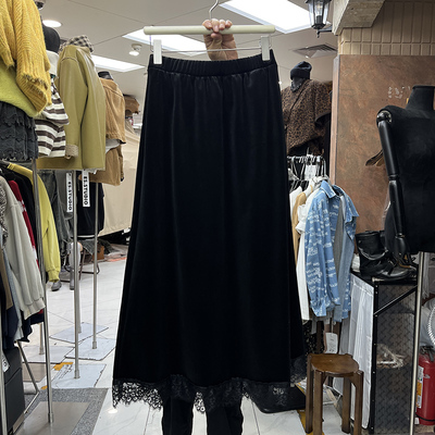 蕾丝花边拼接加厚丝绒半身裙