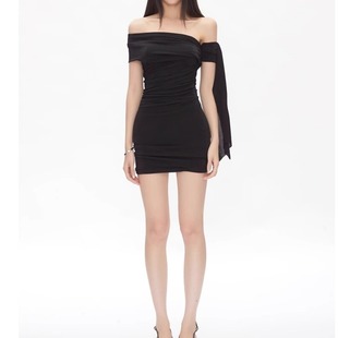 WITHMIN 一字肩斜肩连衣裙夏季女高级感黑色背心无袖包臀裙短裙