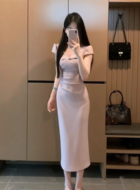 设计感V领连衣裙女2025夏季新款法式气质短袖收腰中长款褶皱裙子