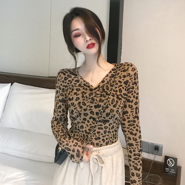 2024春秋季网纱打底豹纹v领t恤女长袖性感修身上衣女港味心机打底
