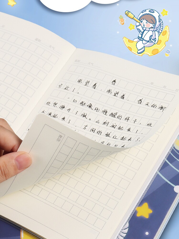 1 학년 5432 32K 고무 커버가있는 초등학생을위한 두꺼운 일기 TIANZI 그리드 주간 일기장 중국어 대형 사각형 A5 어린이 광장 구성 귀여운 128 페이지 병음 구성 텍스트