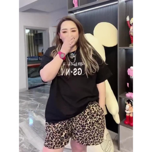 七月原创潮牌女装名媛大码女装胖套装mm胖潮上衣t恤短裤两件套