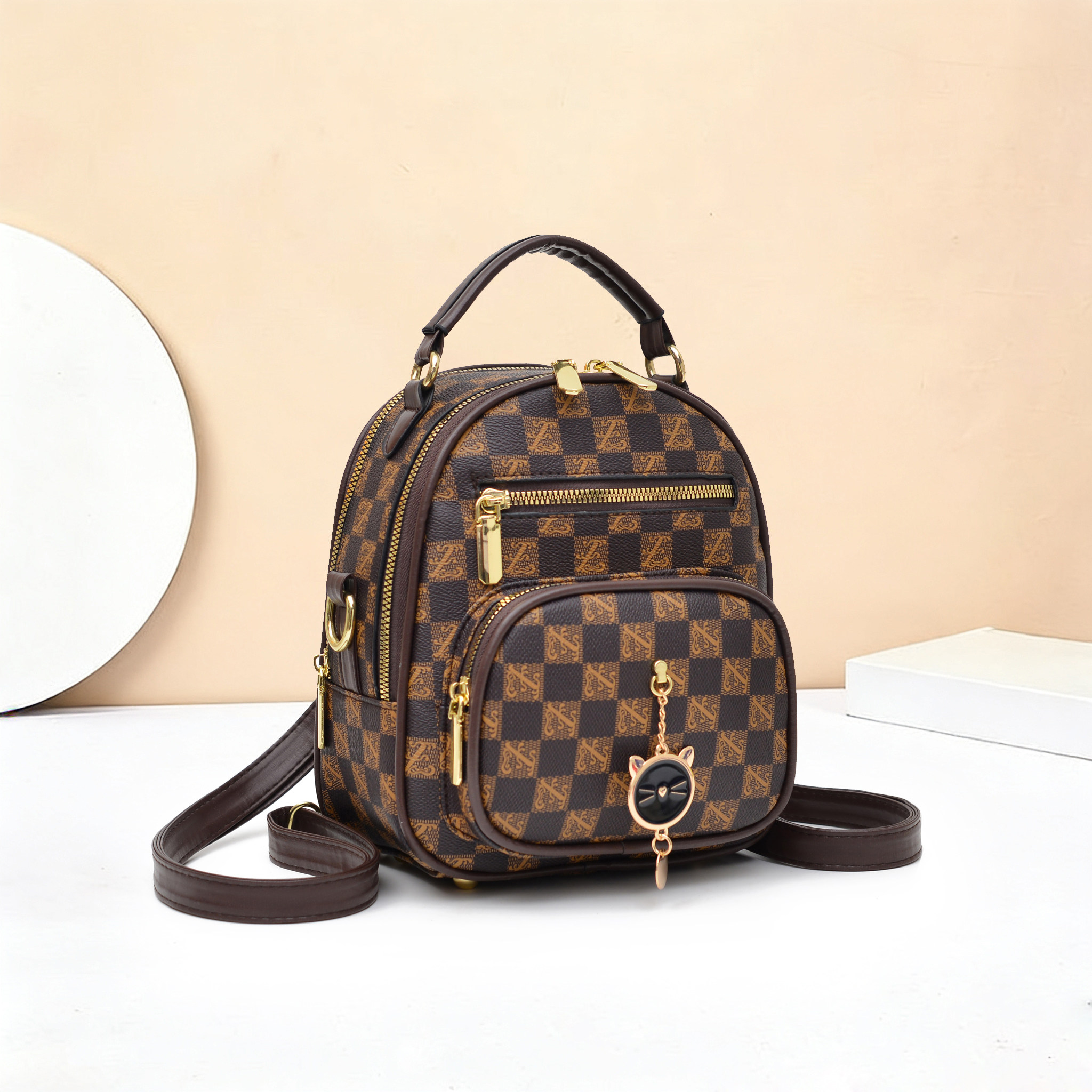 今年流行女士背包女斜挎包2026新款时尚高级感双肩手提多功能小包