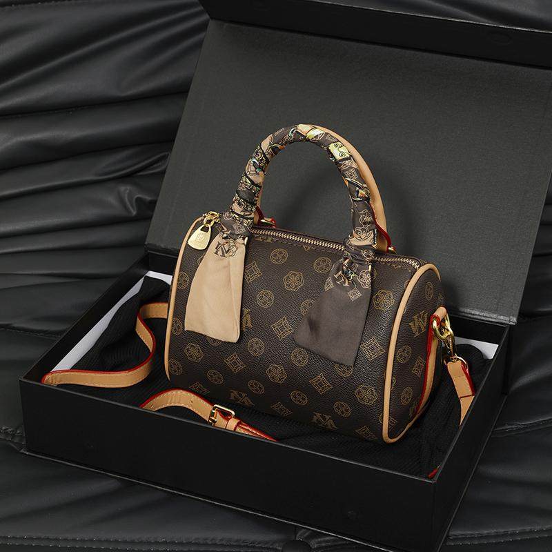 轻奢复古老花枕头包女2025新款高级感波士顿手提包超火单肩斜挎包