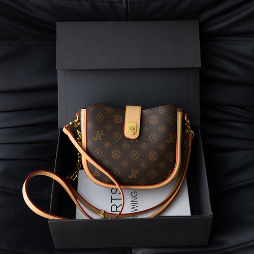 轻奢复古链条腋下马鞍包女2025新款时尚女士通勤百搭单肩斜挎包女