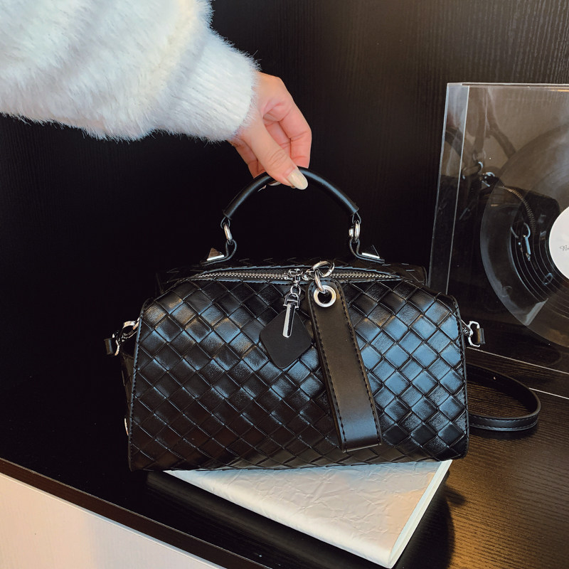 编织波士顿枕头包包女式2025新款小众高级感斜挎包单肩手提小拎包