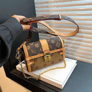 小众设计圆筒包包女式2026新款今年流行爆款宽肩带高级感斜挎夏天