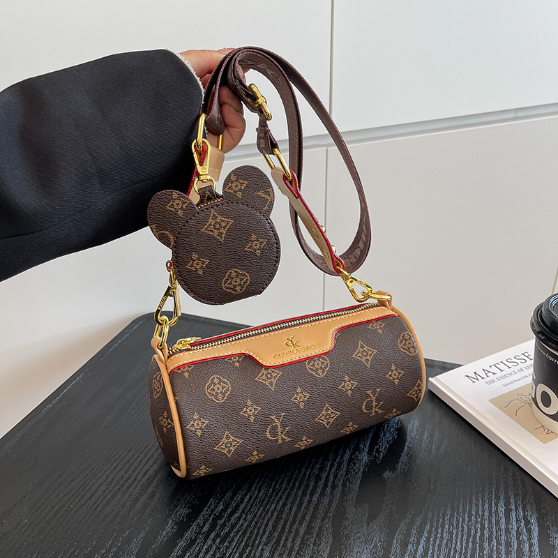 轻奢复古圆筒老花小包包女2025新款今年流行百搭高级感斜挎枕头包