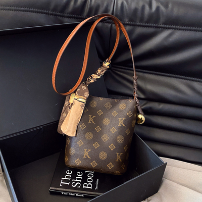 轻奢复古老花水桶包包女2026新款高级感通勤大包手提单肩斜挎包潮