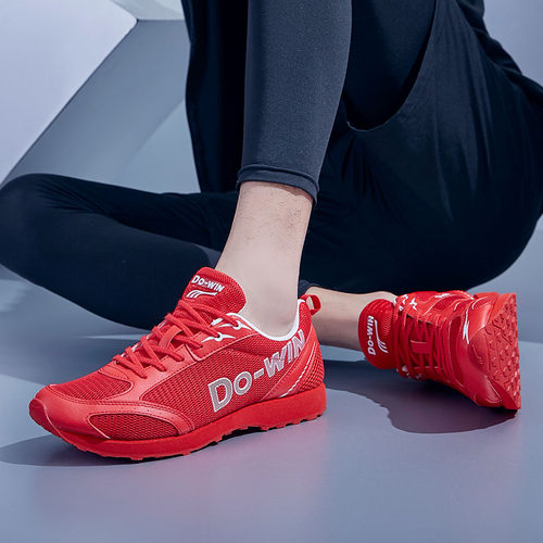 多威体育中考跑跳利用运动鞋