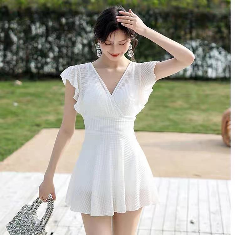 游泳衣女2025裙式连体平角裤保守遮肚子显瘦加大码胖M泳装泡温泉