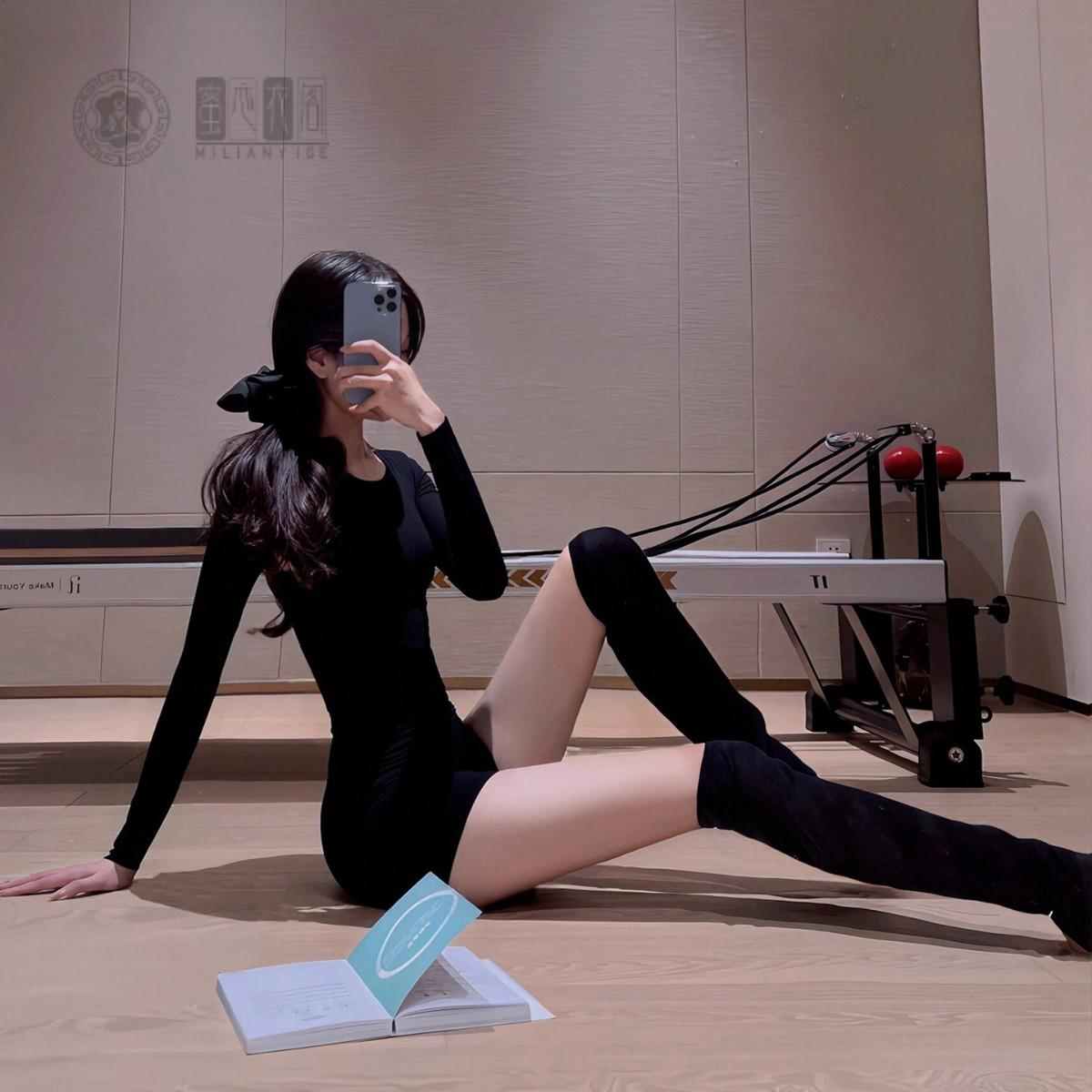 长袖连体瑜伽服女带胸垫普拉提