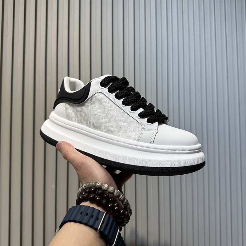 2025新款秋季透气休闲板鞋