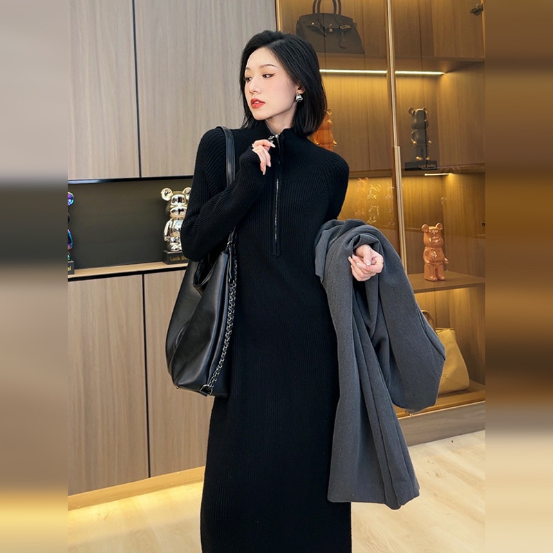 连衣裙子女早春季2026新款法式高级感赫本风高领针织显瘦毛衣长裙