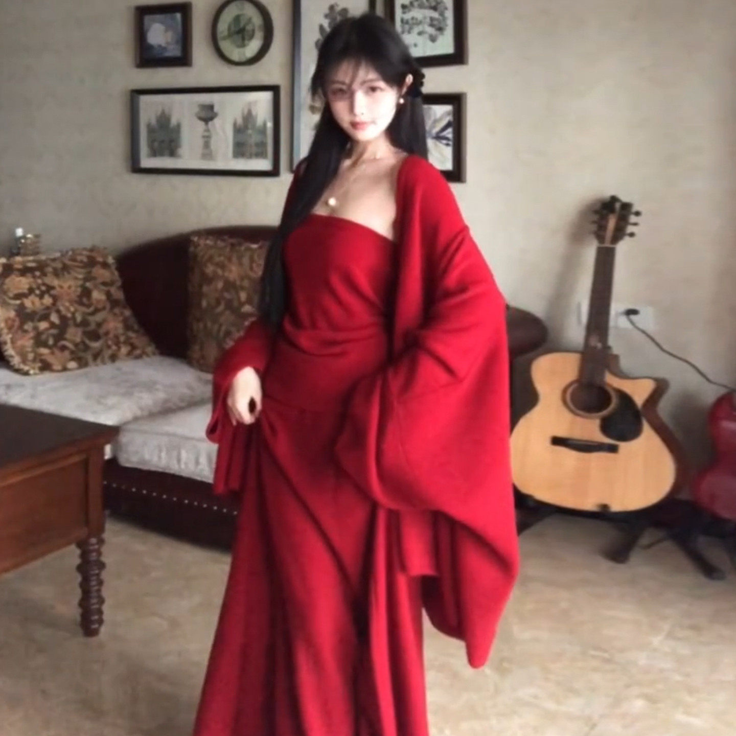 新年战袍红色披肩抹胸连衣裙子女冬季2026新款独特漂亮冬装一整套