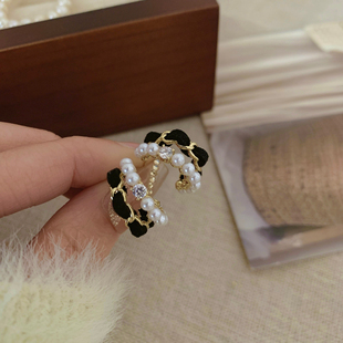 26度晚风黑色丝绒珍珠耳环轻奢高级感小香风耳钉无耳洞蚊香盘耳夹