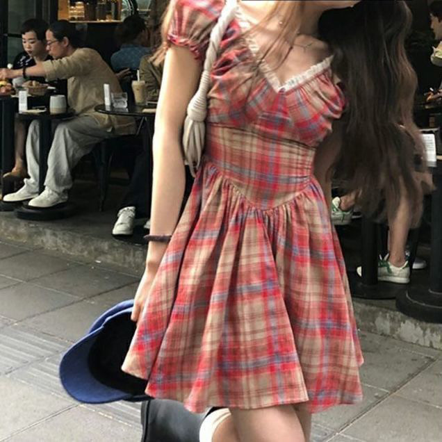 小个子掐腰裙法式小众清纯甜美短袖格子连衣裙高级感v领泡泡袖