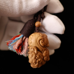 印度天然老山檀奶香老料貔貅文玩雕刻挂件随身平安财财车挂饰精品