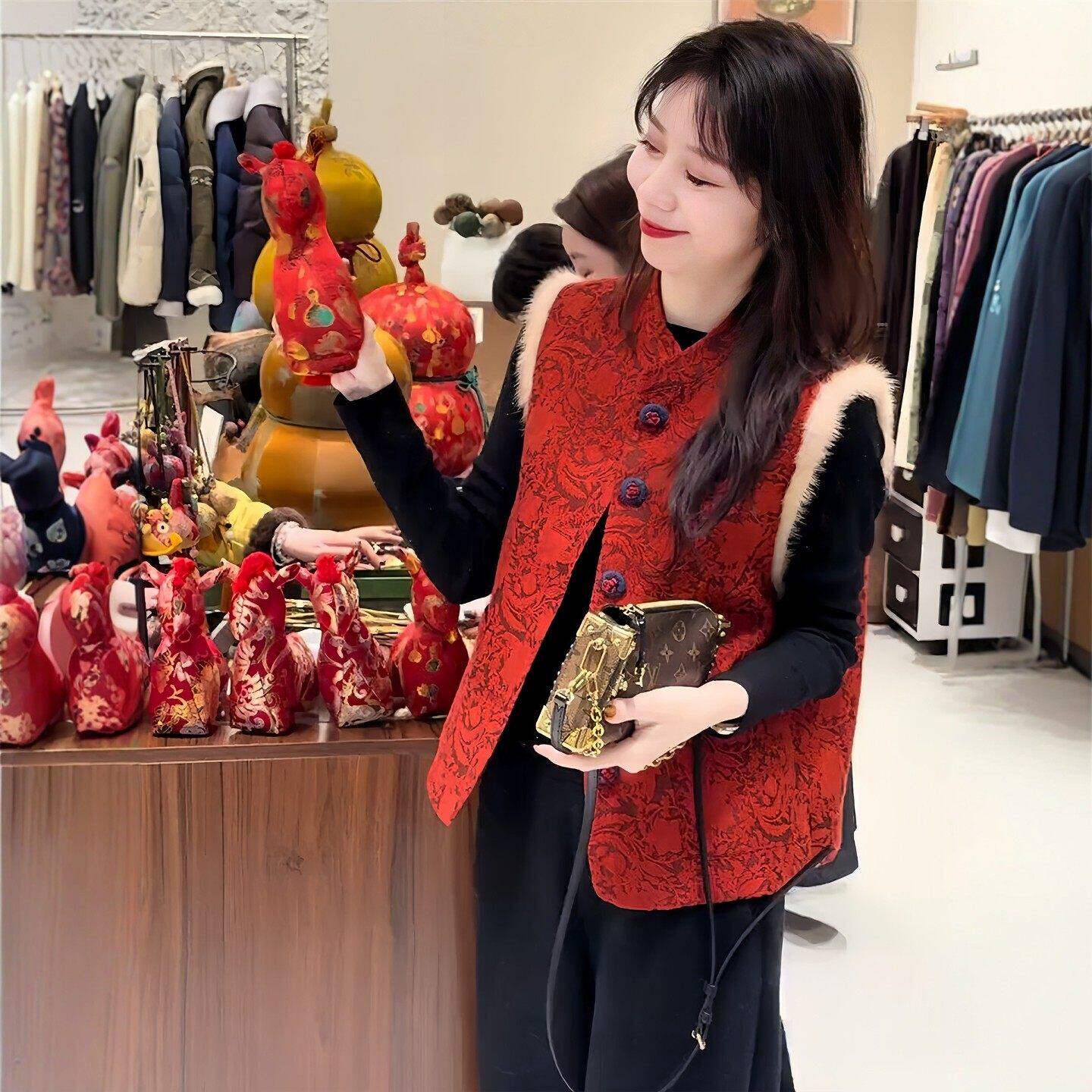 红色新中式国风马甲女款2026冬季新款外穿小个子盘扣提花新年外套