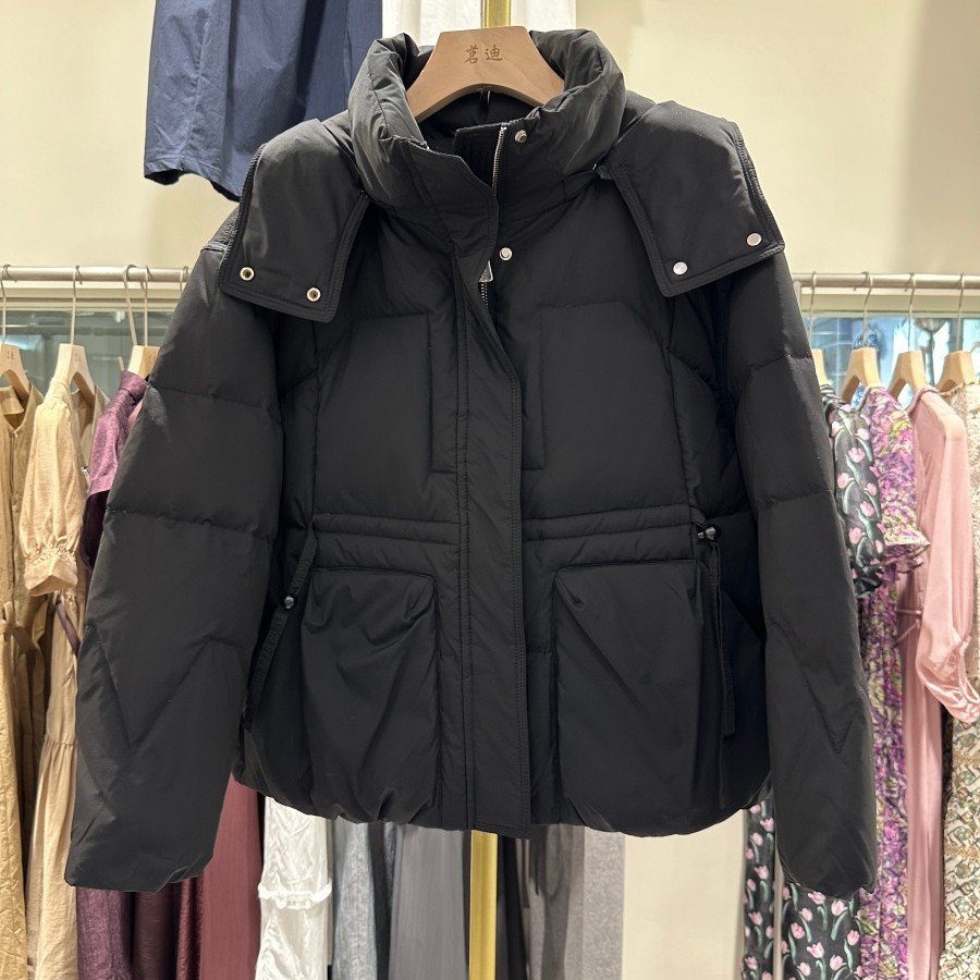 小艺欧货女装2025返季连帽立领长袖双口袋纯色简约百搭羽绒服706
