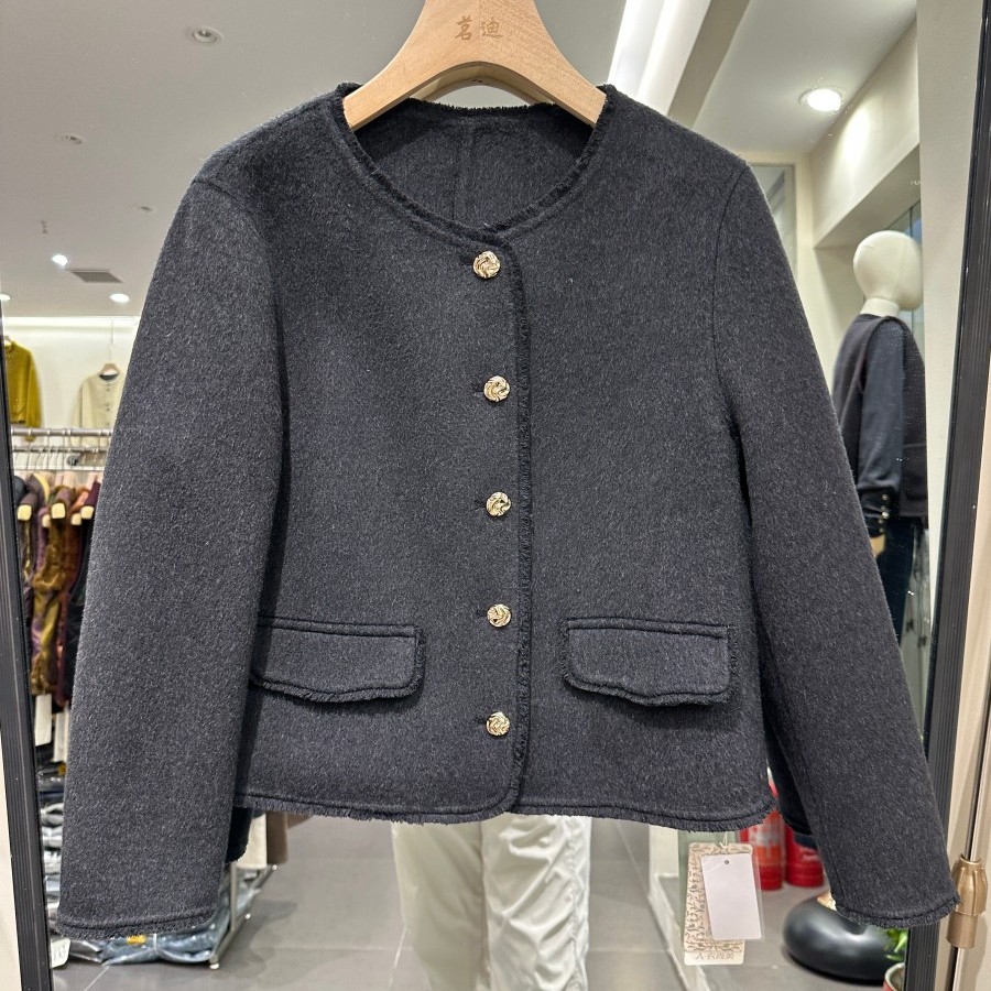 衣尚美5D008D小艺欧货女装2025冬季圆领长袖单排扣百搭小香风外套