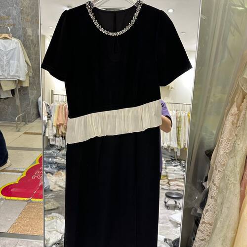 小艺欧货女装2026夏季款重工钉珠圆领撞色拼接假两件连衣裙2697H