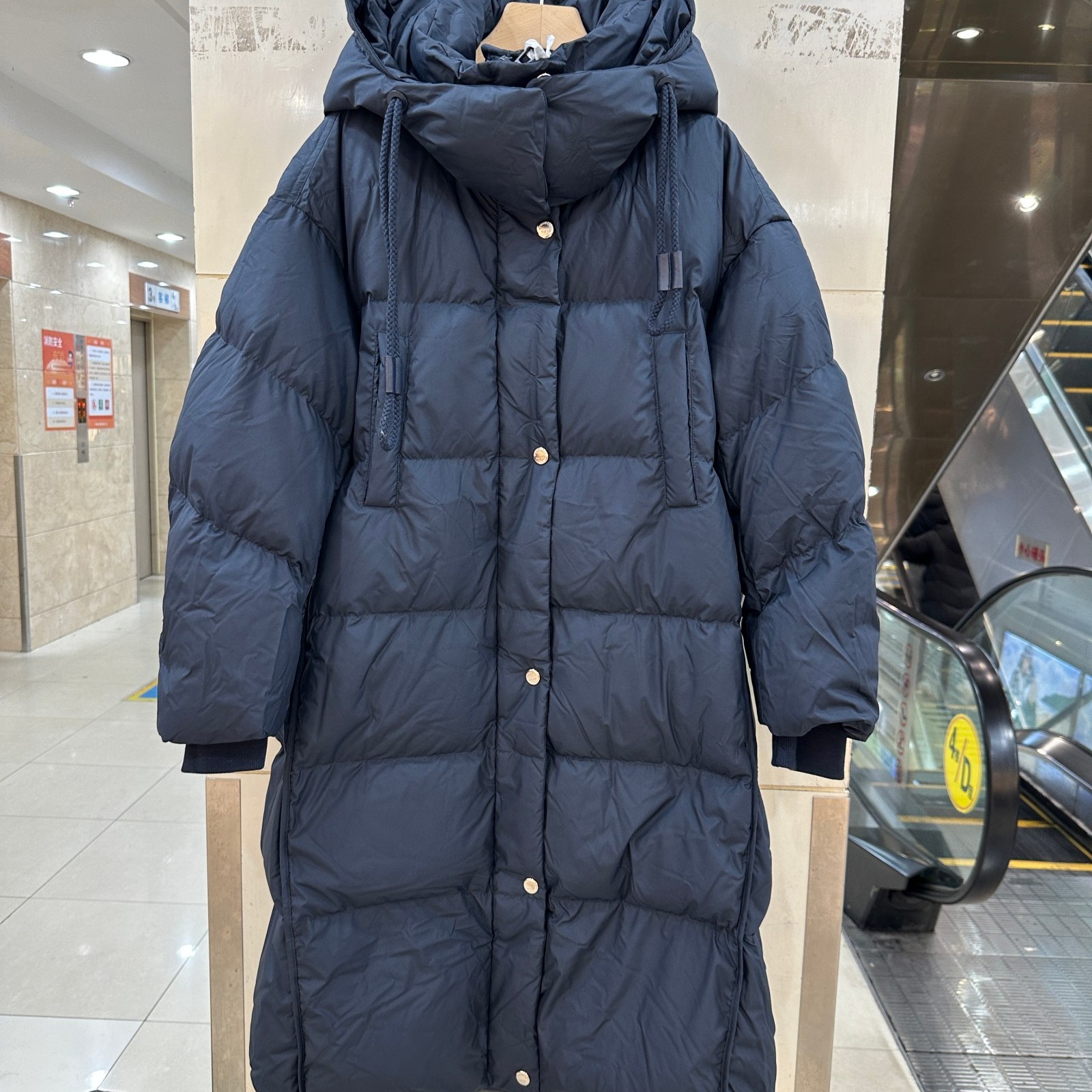 小艺欧货女装2025冬季长款过膝连帽羽绒服加厚白鸭绒外套85356H