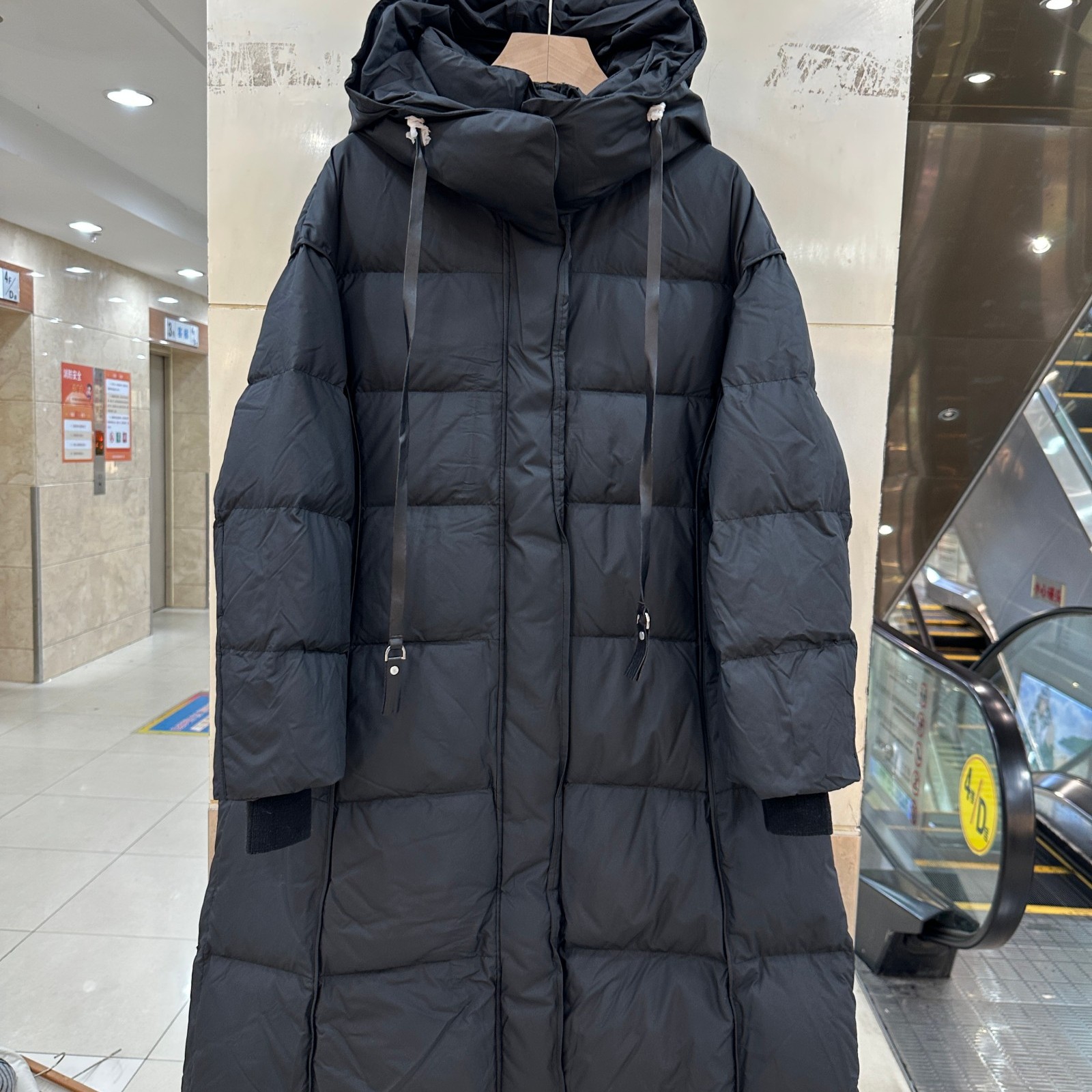 小艺欧货女装2025年冬季连帽长款羽绒服白鸭绒加厚保暖外套85353H