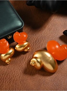 vintage宫廷风镀真金海螺耳夹橙色树脂胸针精致简约款套装女