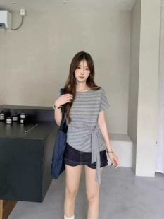 不规则拼接系飘带收腰斜露肩短袖T恤女夏辣妹纯欲风显瘦条纹上衣