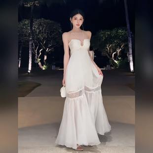 法式优雅白色吊带抹胸连衣裙女2026夏季薄款透气温柔风气质长裙