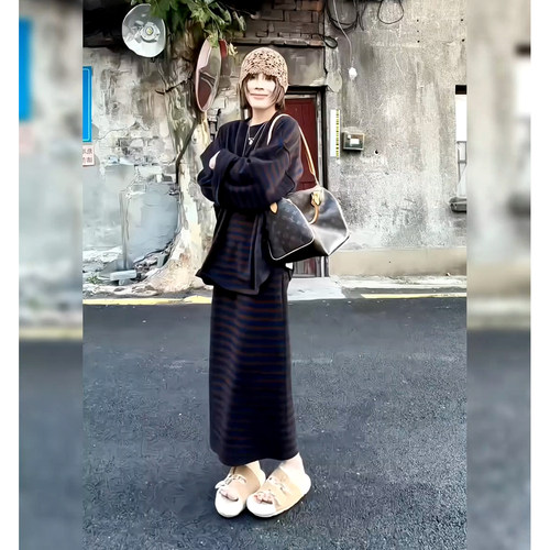 2026年韩系新款秋季慵懒风时尚套装宽松长袖条纹上衣半身裙两件套