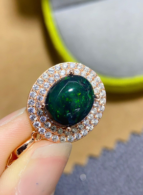 精致吊坠项链轻奢高级感黑欧泊女设计感澳洲欧泊炫彩链条