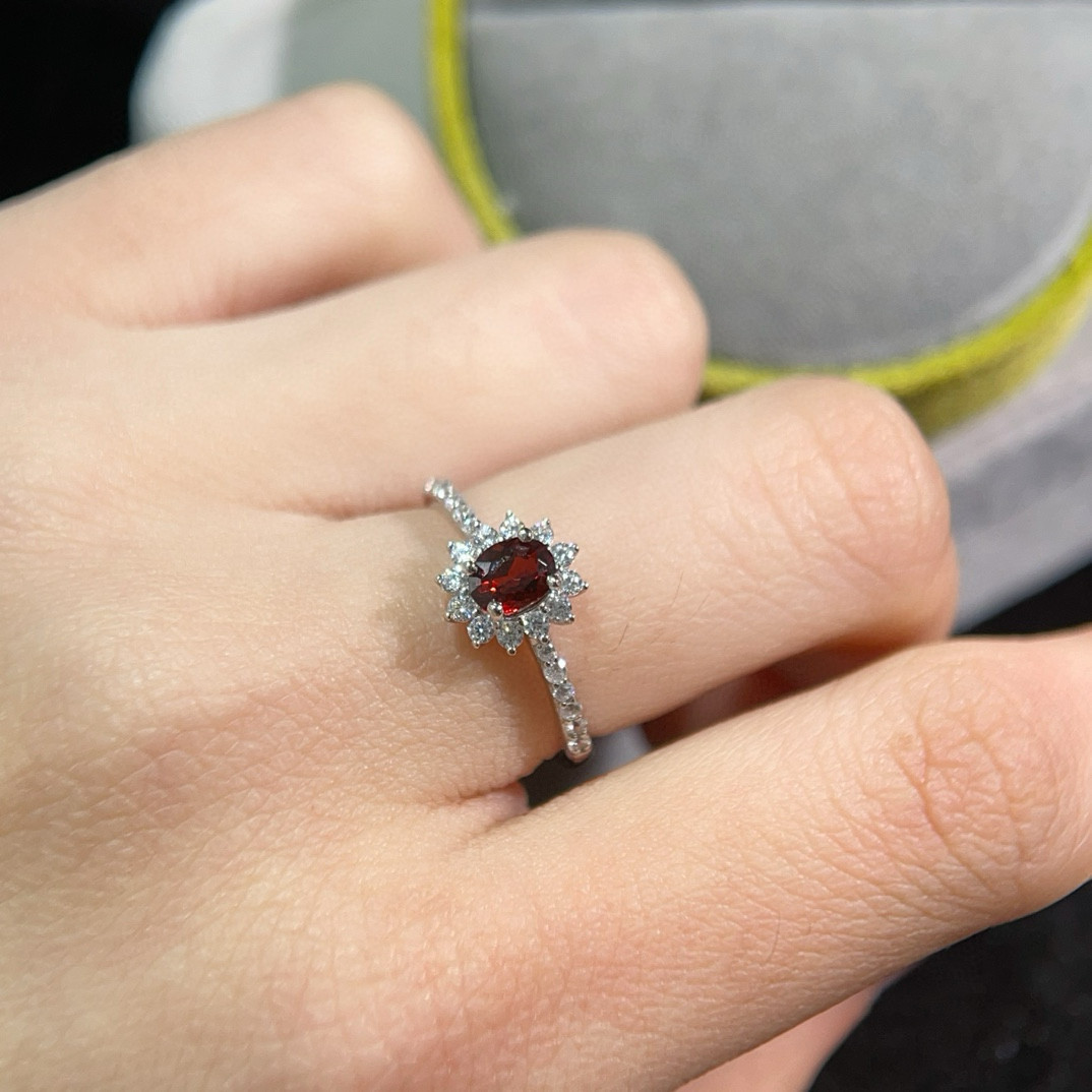 天然石榴石指环2024年新款开口设计红宝石戒指女小众时尚个性镶嵌