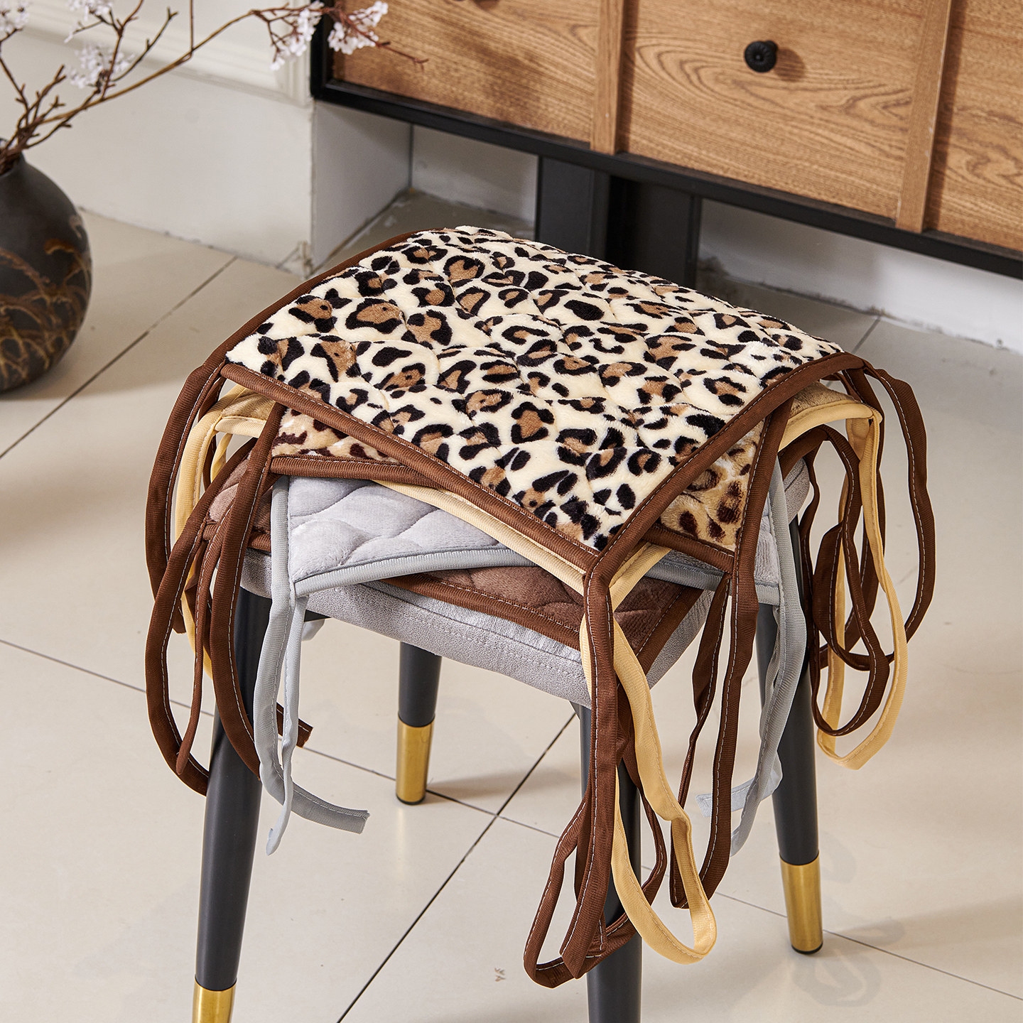 加厚毛绒冬季方形小坐垫防滑四角绑带塑料凳子垫幼儿园小方凳豹纹,居家布艺,椅套/椅垫,淘宝优惠券,粉丝福利购,淘宝优惠卷