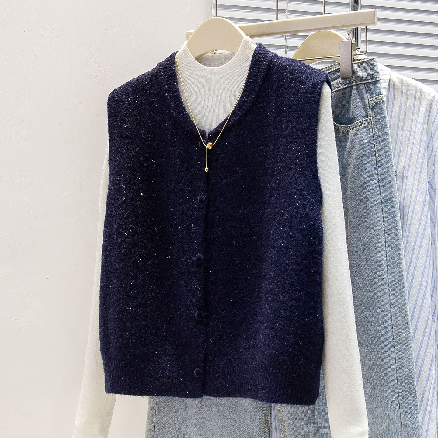 初影圆领针织马甲女2025秋冬装新款开衫叠穿时髦洋气毛衣背心坎肩,女装/女士精品,马夹,淘宝优惠券,粉丝福利购,淘宝优惠卷