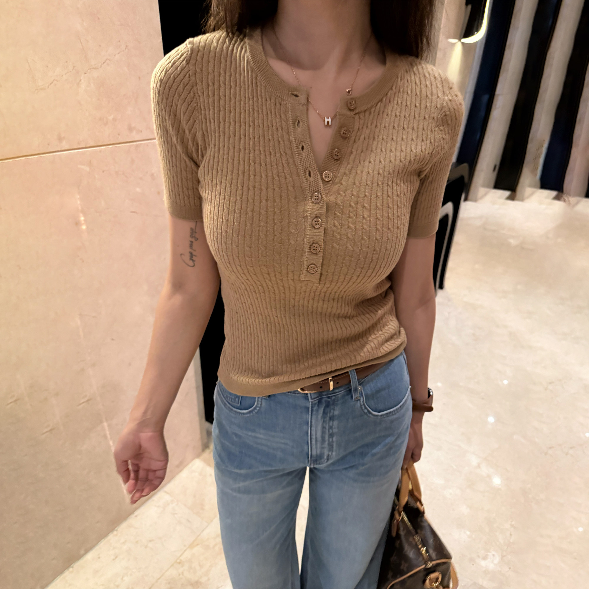 芙蕖FUXU 醋酸羊毛蚕丝T 修身显瘦亨利领绞花针织衫正肩短袖T恤女