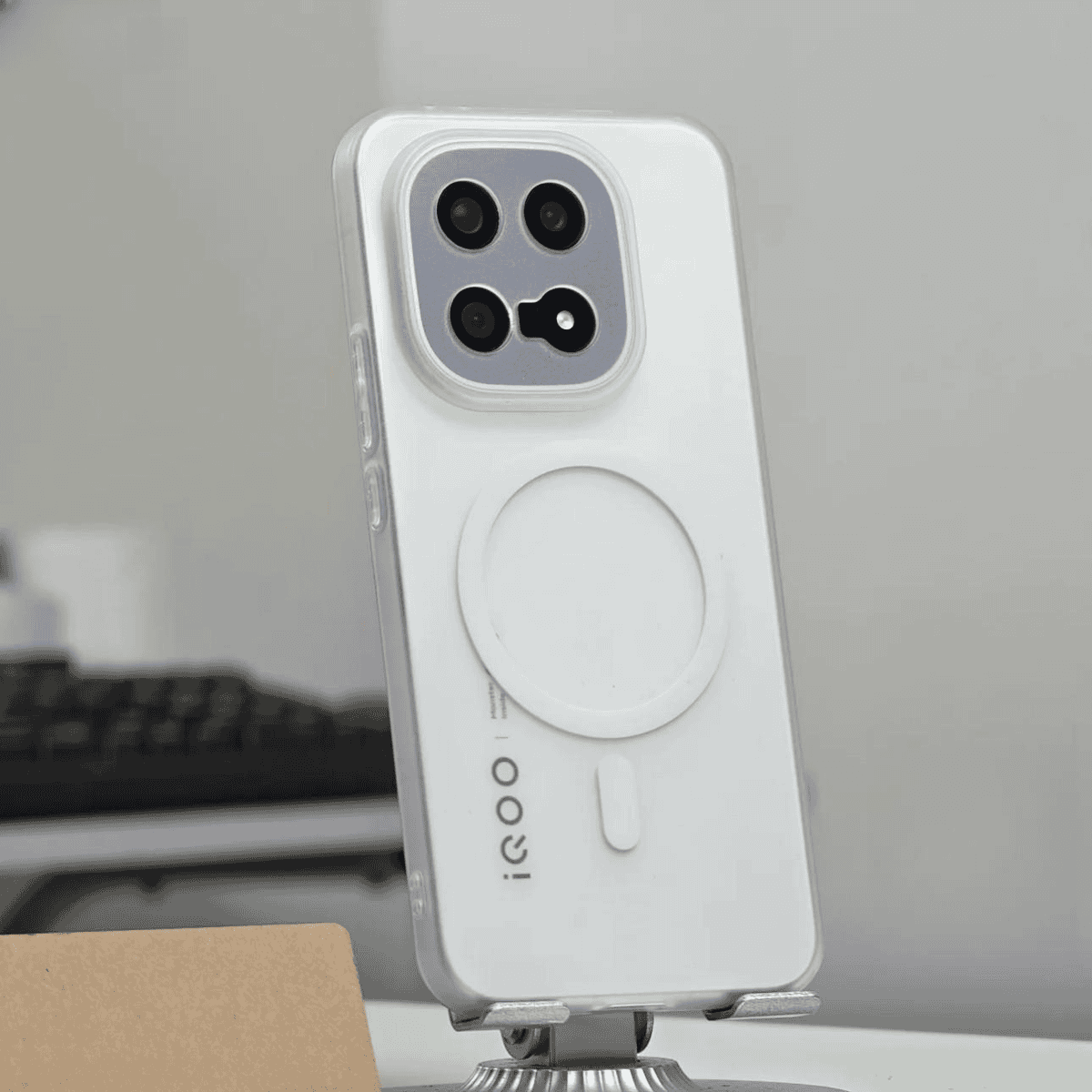 iQOO系列磁吸半透明防摔手机壳
