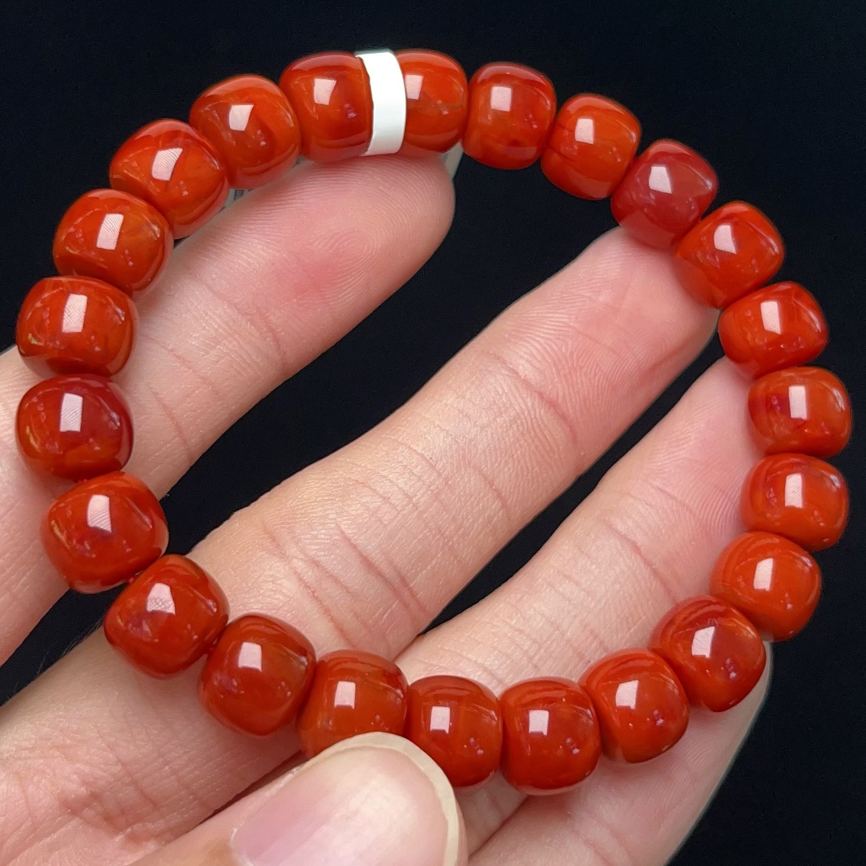 1056C33凉山瓦西料南红双色锦红单圈手串