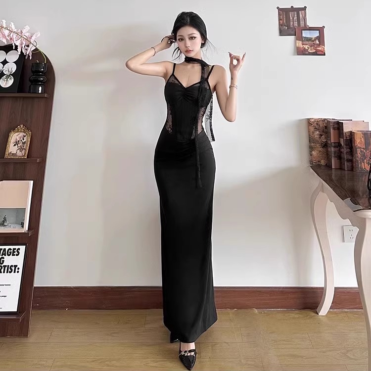 御姐名媛穿搭吊带v领连衣裙女设计感紧身显身材辣妹性感包臀长裙
