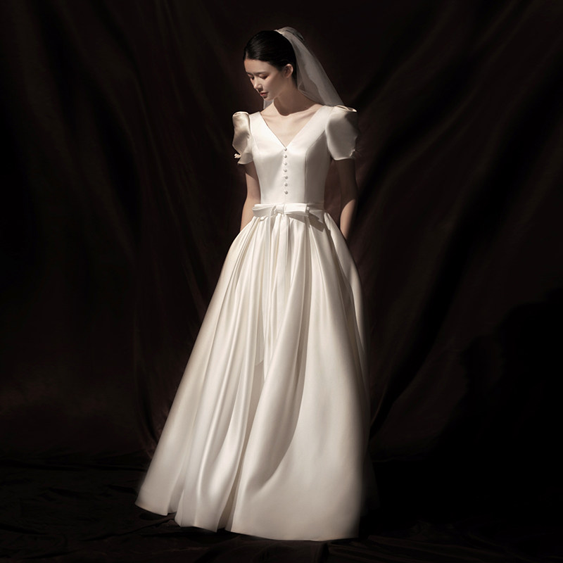 简柒《白茶》婚纱2021新款新娘气质缎面礼服女简约两穿齐地出门纱