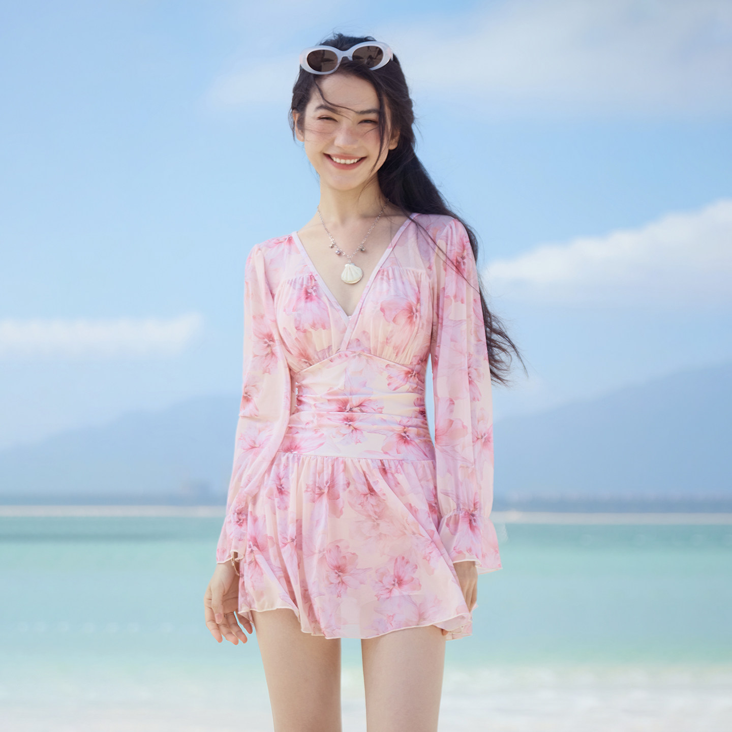 三奇法式浪漫风印花连体泳衣女长袖V领收腰度假风泳装