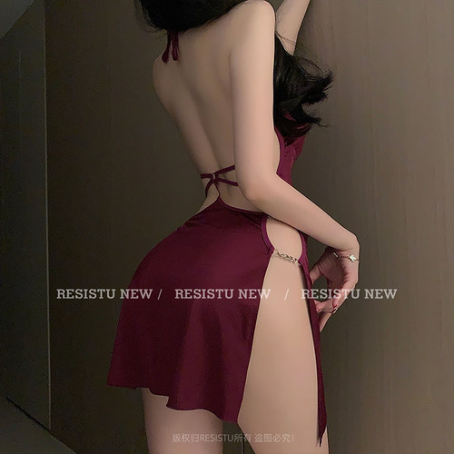 RESISTU新年酒红吊带裙御姐风