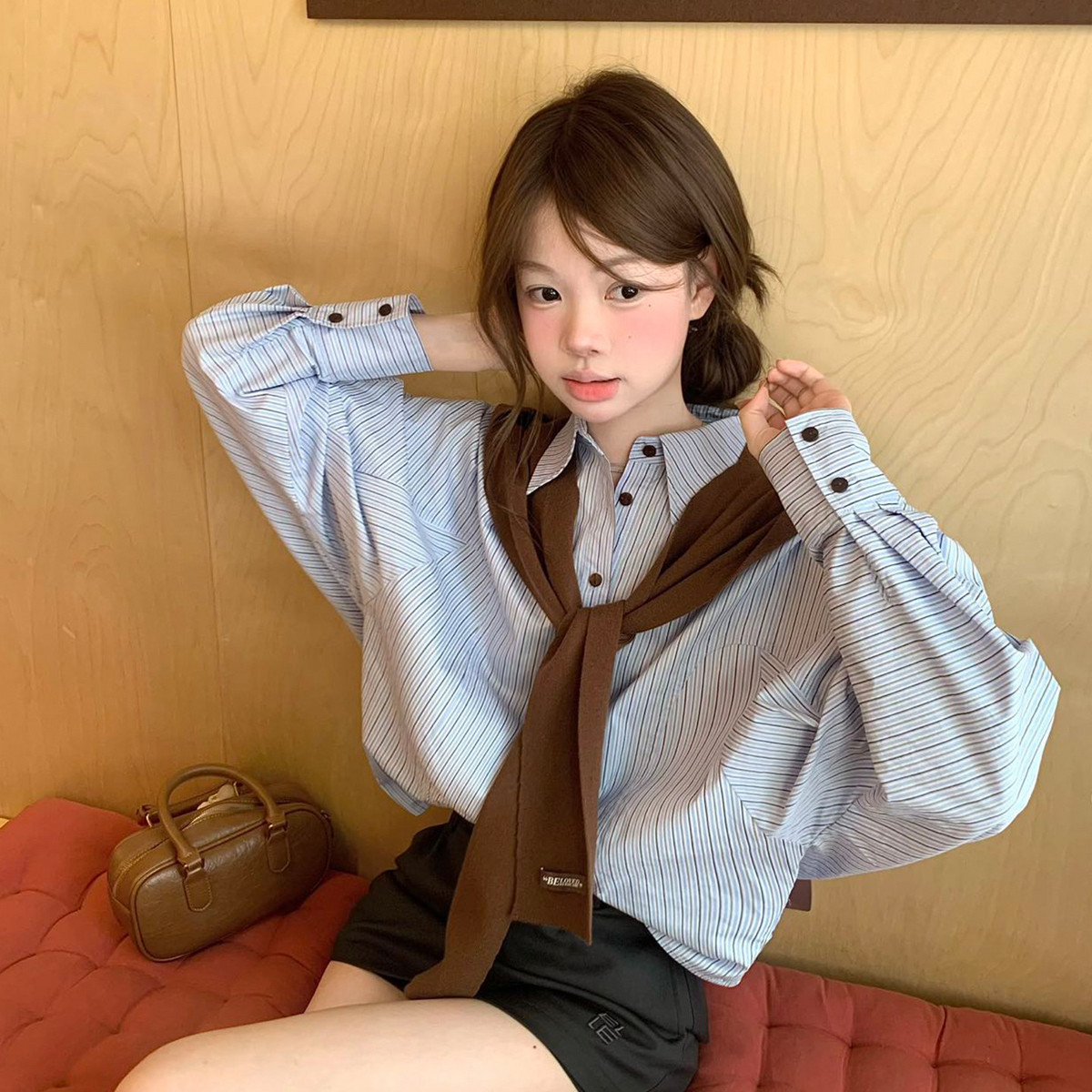 ELLE条纹衬衫女披肩设计感2026春季宽松显瘦时尚简约通勤百搭