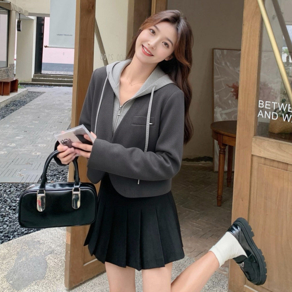 ELLE法式连帽卫衣假两件西装女2026春季新款收腰短款气质休闲西服